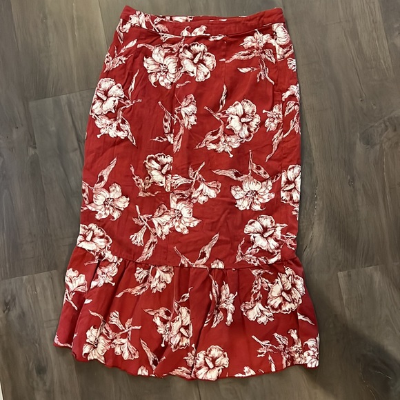 Flattering linen mid-calf skirt for all occasions! - Picture 2 of 3